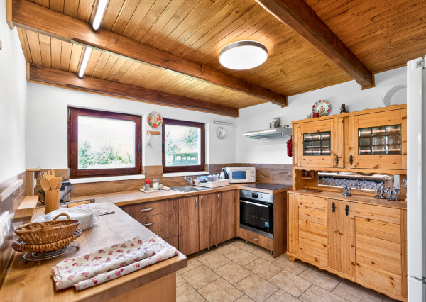 IBA U NÁS!Rodinný 6i dom-sídlo, 9008m2 pozemok, Nová Baňa