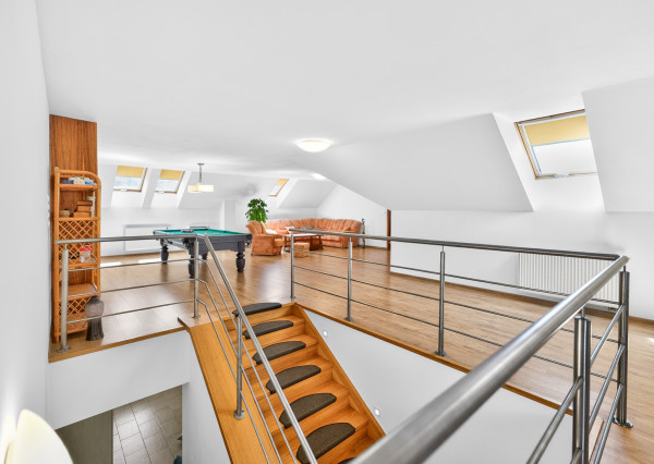 IBA U NÁS!Rodinný 6i dom-sídlo, 9008m2 pozemok, Nová Baňa