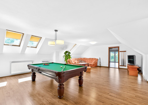 IBA U NÁS!Rodinný 6i dom-sídlo, 9008m2 pozemok, Nová Baňa