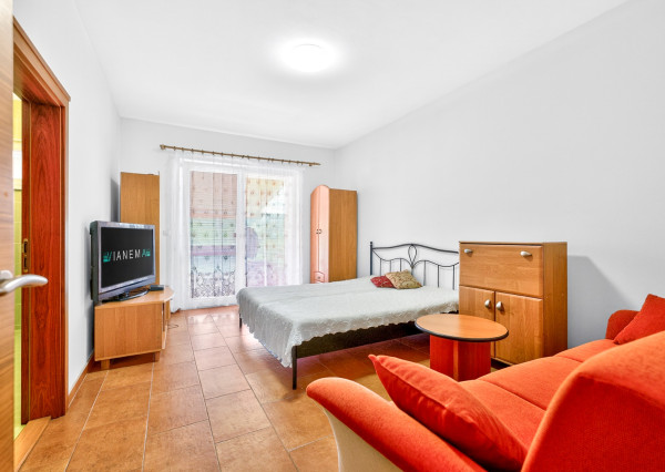 IBA U NÁS!Rodinný 6i dom-sídlo, 9008m2 pozemok, Nová Baňa