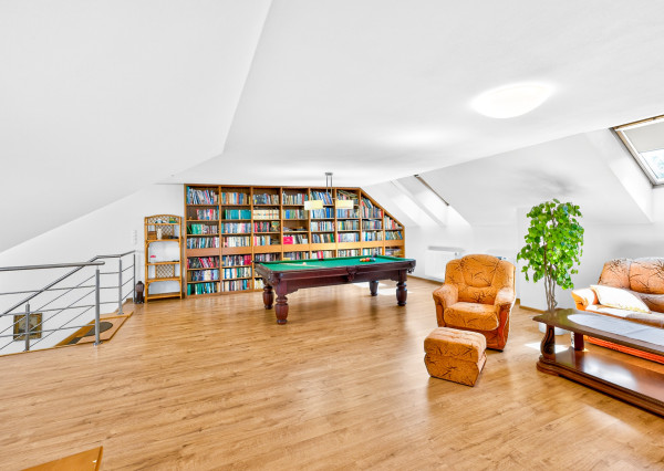 IBA U NÁS!Rodinný 6i dom-sídlo, 9008m2 pozemok, Nová Baňa