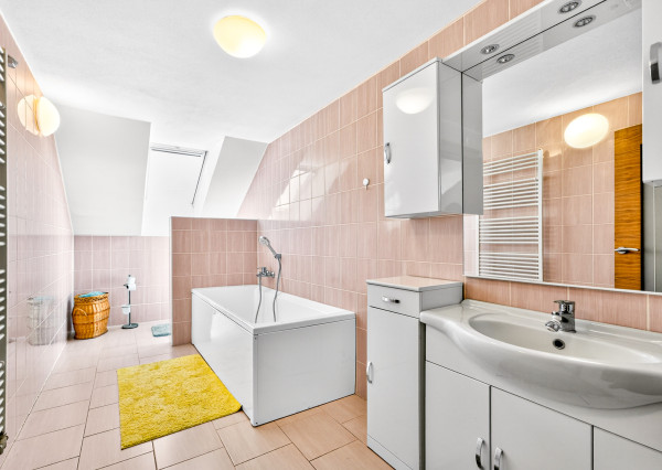 IBA U NÁS!Rodinný 6i dom-sídlo, 9008m2 pozemok, Nová Baňa