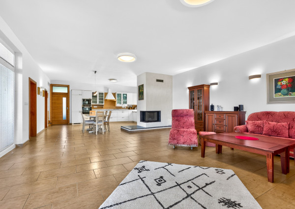 IBA U NÁS!Rodinný 6i dom-sídlo, 9008m2 pozemok, Nová Baňa