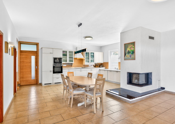 IBA U NÁS!Rodinný 6i dom-sídlo, 9008m2 pozemok, Nová Baňa