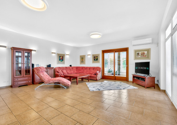 IBA U NÁS!Rodinný 6i dom-sídlo, 9008m2 pozemok, Nová Baňa