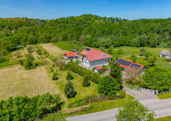 IBA U NÁS!Rodinný 6i dom-sídlo, 9008m2 pozemok, Nová Baňa