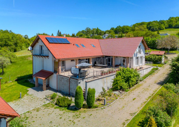 IBA U NÁS!Rodinný 6i dom-sídlo, 9008m2 pozemok, Nová Baňa