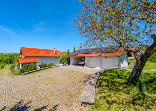 IBA U NÁS!Rodinný 6i dom-sídlo, 9008m2 pozemok, Nová Baňa