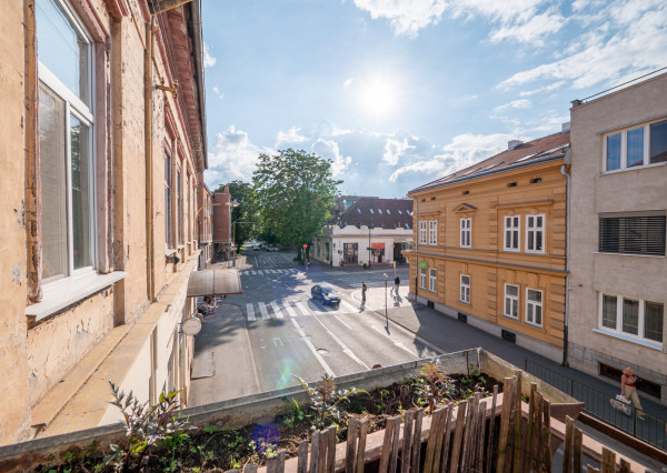 IBA U NÁS! Výnimočný 150 m² byt s parkovaním v centre KE
