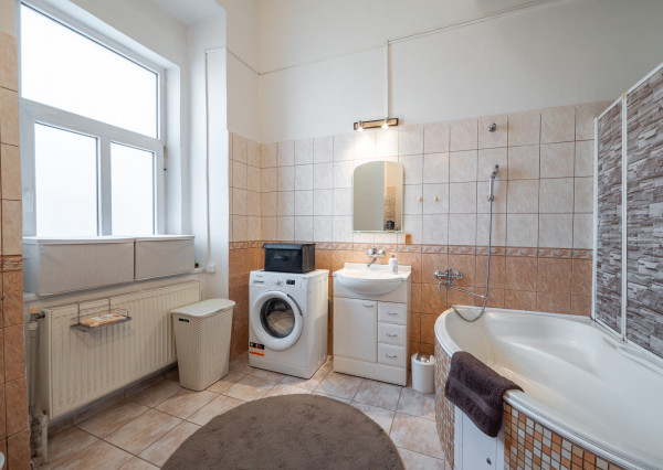 IBA U NÁS! Výnimočný 150 m² byt s parkovaním v centre KE
