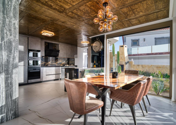 Na predaj výnimočná vila v srdci Tenerife-San Eugénio, 690m2