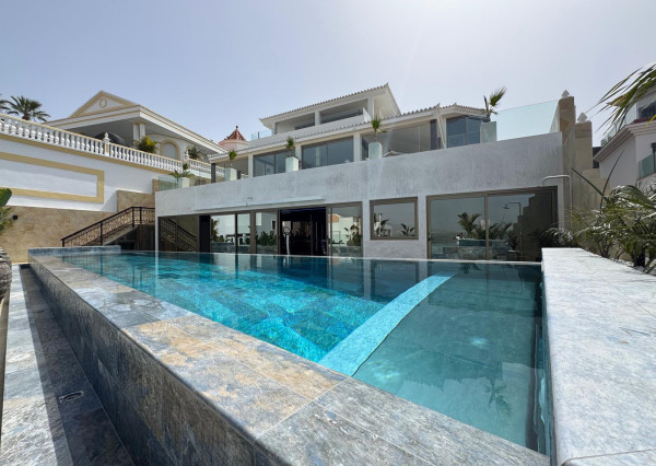 Na predaj výnimočná vila v srdci Tenerife-San Eugénio, 690m2