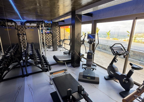 Na predaj výnimočná vila v srdci Tenerife-San Eugénio, 690m2