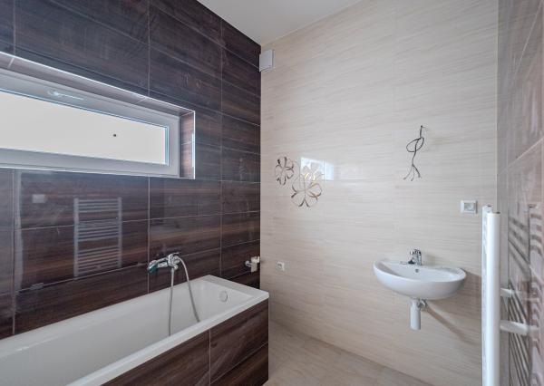 3i byt s 13 m² lódžiou a krásnym výhľadom, Považská Bystrica