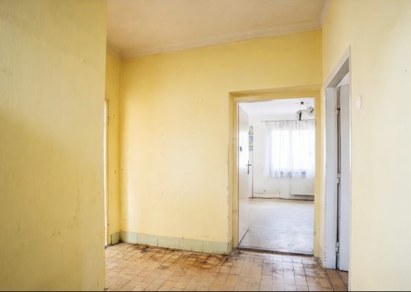 Exkluzívne na predaj dom s potenciálom, 967 m2, Bánovce n/B