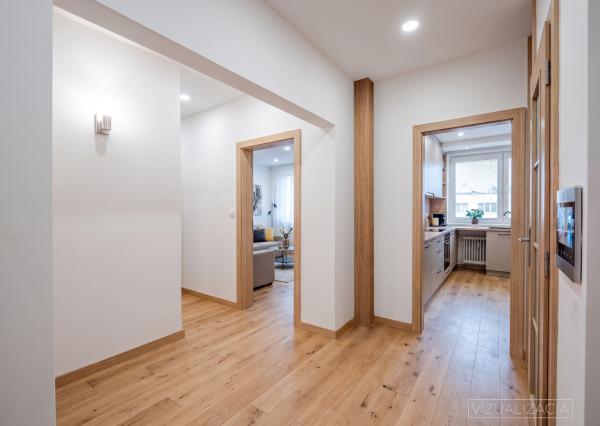 Veľký 5-izbový byt 96 m², Tematínska, Nové mesto nad Váhom