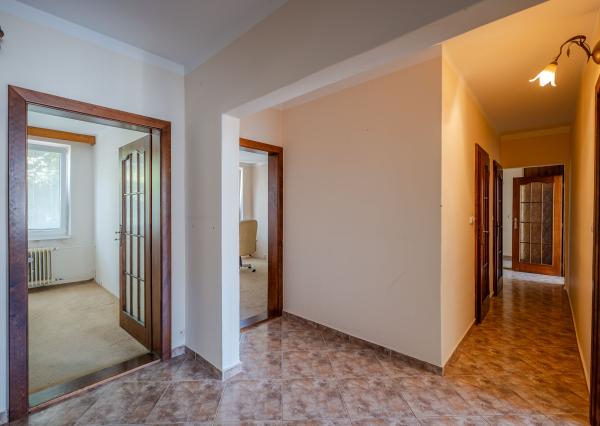 Veľký 5-izbový byt 96 m², Tematínska, Nové mesto nad Váhom