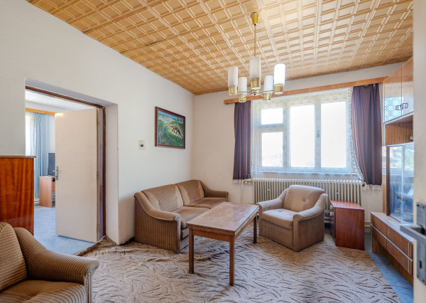 Slnečný 3i rodinný dom s potenciálom , 433m2, Horné Ladce