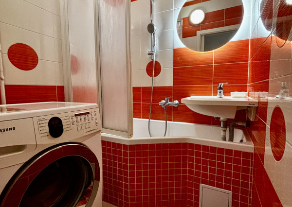 Na predaj 2 izbový byt, balkón, 3 pivnice, tehla, Humenné