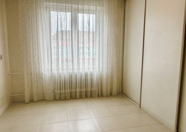 Na predaj 2 izbový byt, balkón, 3 pivnice, tehla, Humenné