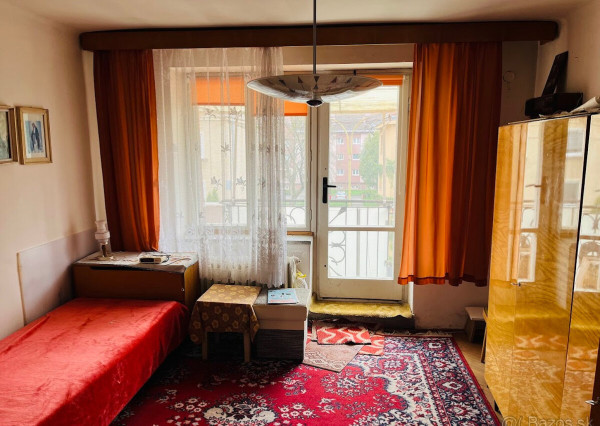 Na predaj 2 izbový tehlový byt, balkón, pôvodný st., Humenné