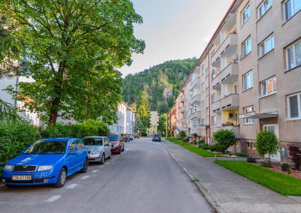 Slnečný 3,5i byt s balkónom a lódžiou, Pod Sokolice, Trenčín