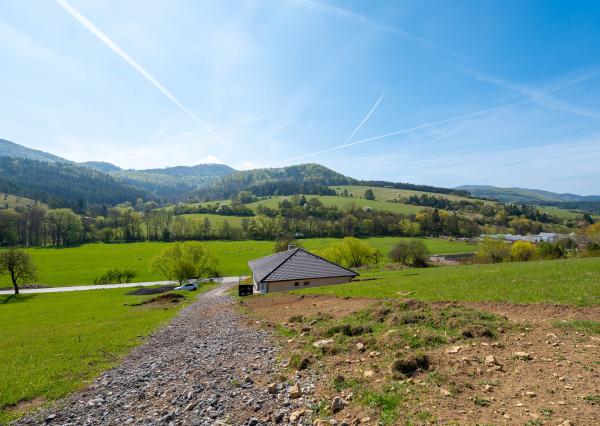Krásny stavebný slnečný pozemok, 578m2, Prečín, PB