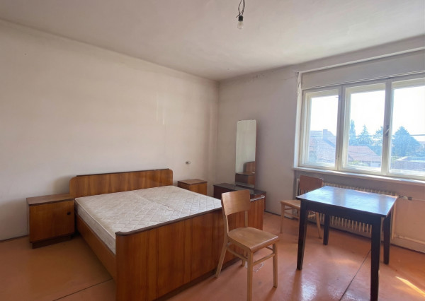 7 izbový dom s veľkým pozemkom v pôvodnej časti Miloslavova