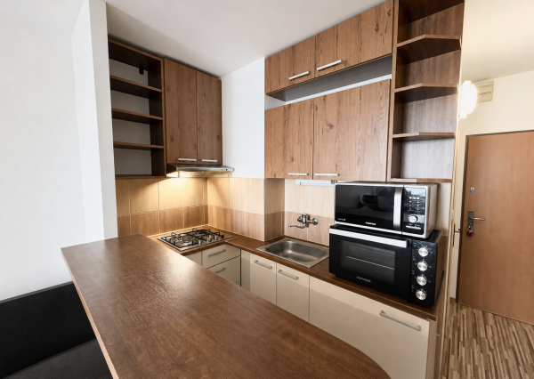 Na predaj zrekonšt. garzonka s krásnym výhľadom, 32m2, TN