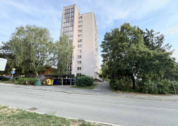 Na predaj zrekonšt. garzonka s krásnym výhľadom, 32m2, TN