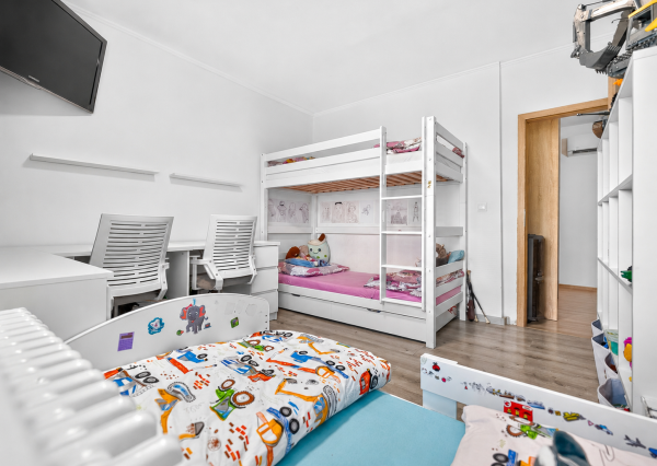 Zrekonštuovaný a priestranný 3-izbový byt, Beluša, 68m2
