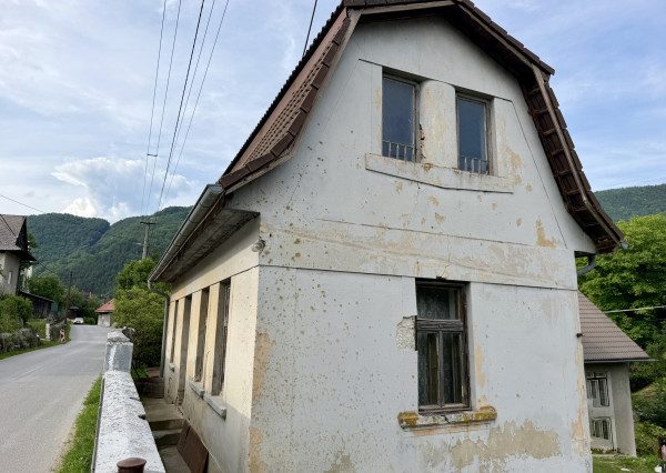 NA PREDAJ! Dom s výhľadmi na Strážovské vrchy-Košecké Rovné