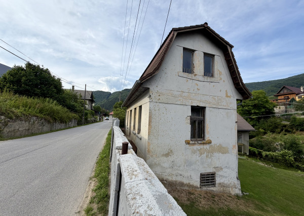 NA PREDAJ! Dom s výhľadmi na Strážovské vrchy-Košecké Rovné