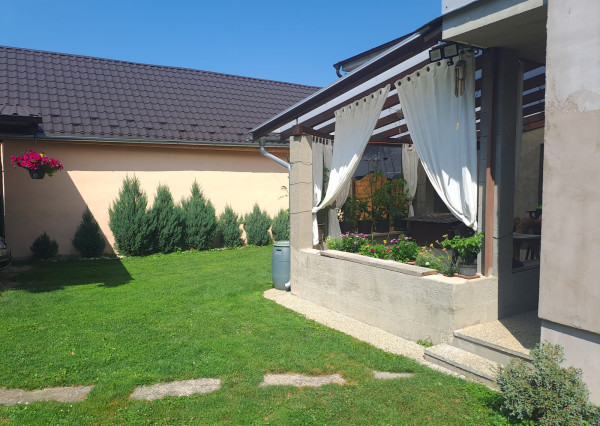 Na predaj 5i veľký rodinný dom, 243 m2, v Kálnici 938m2