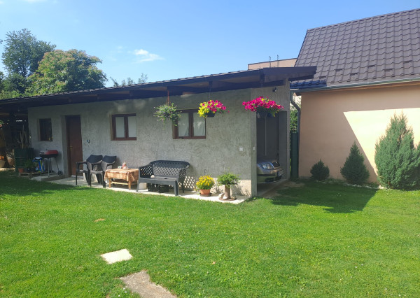 Na predaj 5i veľký rodinný dom, 243 m2, v Kálnici 938m2