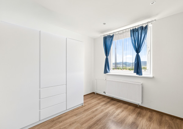 Krásny 3i byt, 68m2, rekonštrukcia, balkón, výhľady - Nemšová