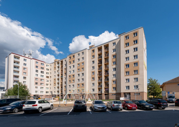 Krásny 3i byt, 68m2, rekonštrukcia, balkón, výhľady - Nemšová