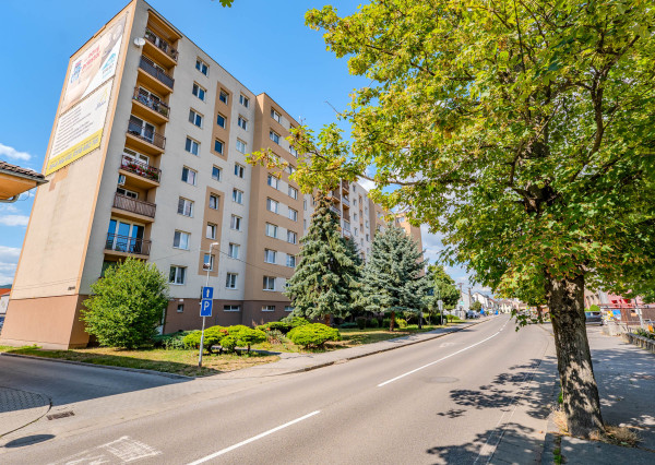 Krásny 3i byt, 68m2, rekonštrukcia, balkón, výhľady - Nemšová