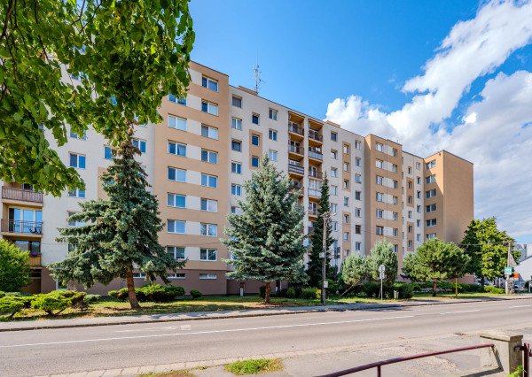 Krásny 3i byt, 68m2, rekonštrukcia, balkón, výhľady - Nemšová