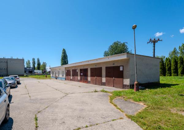 Komerčný objekt s 5 garážami | Dubnica nad Váhom