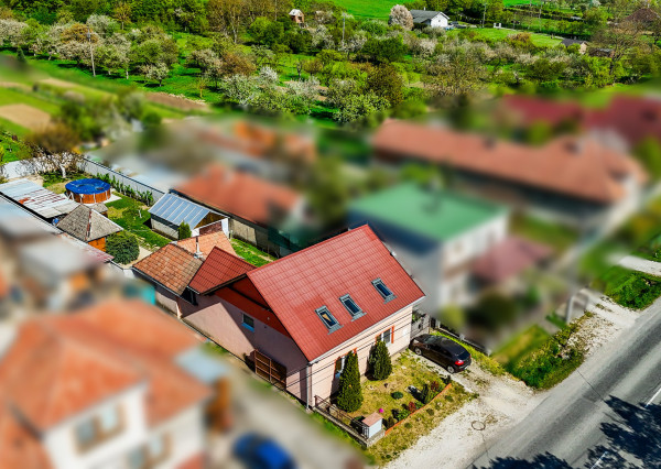 Priestranný 4i rodinný dom s bazénom, 2700 m2, Mor. Lieskové
