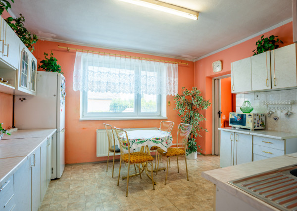 Priestranný 4-izbový Rodinný dom,480m2,Horenická Hôrka