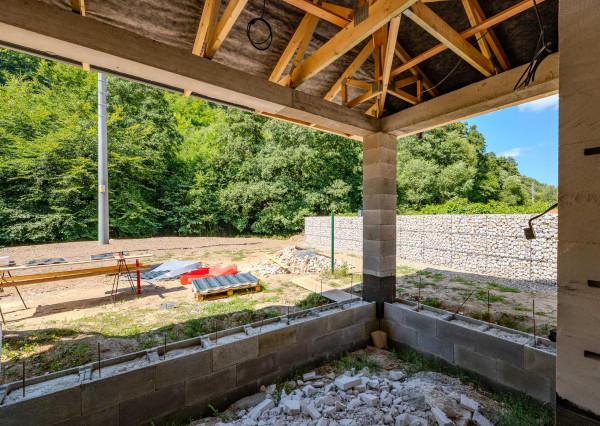 🏡 Luxusný nový 3-izbový bungalov s dvojgarážou