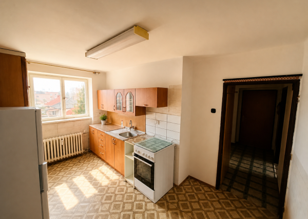 Na predaj 2 izbový tehlový byt, balkón, pôvodný st., Humenné