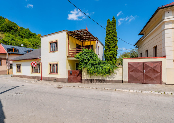 Rozsiahly rodinný dom s garážou + útulný apartmán Gelnica 🏡