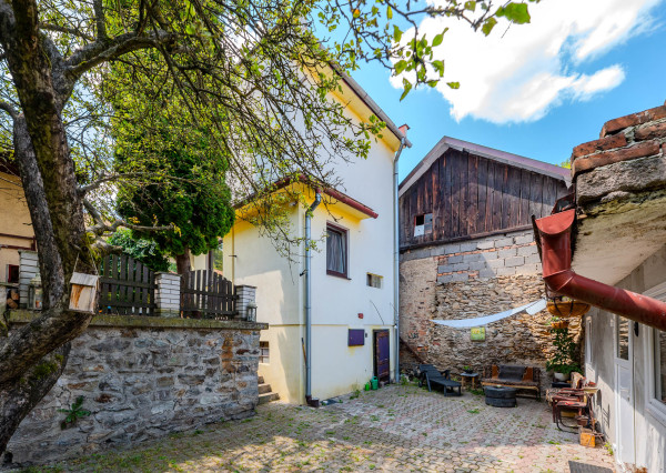 Rozsiahly rodinný dom s garážou + útulný apartmán Gelnica 🏡
