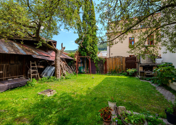 Rozsiahly rodinný dom s garážou + útulný apartmán Gelnica 🏡