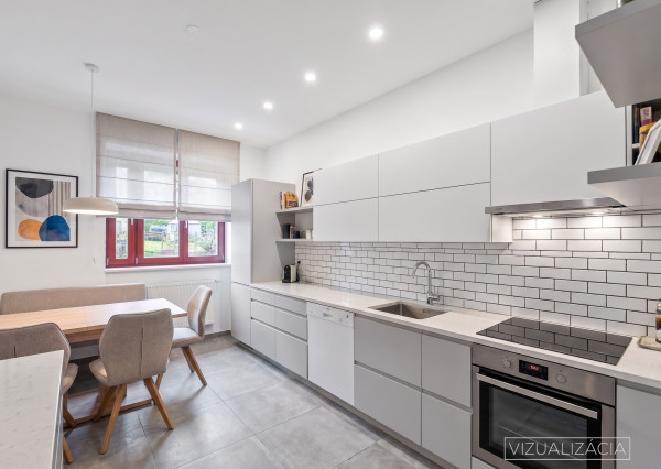 Rozsiahly rodinný dom s garážou + útulný apartmán Gelnica 🏡