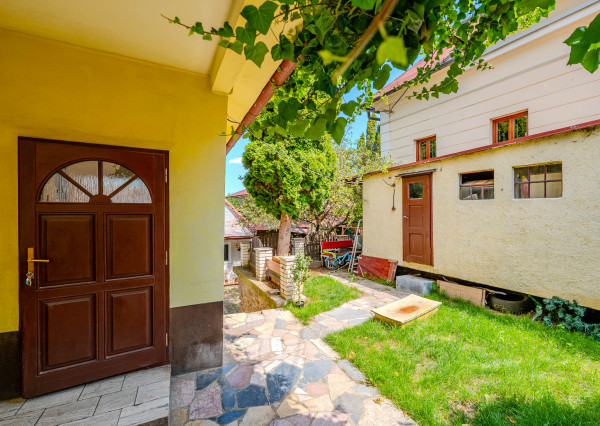 Rozsiahly rodinný dom s garážou + útulný apartmán Gelnica 🏡