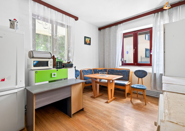 Rozsiahly rodinný dom s garážou + útulný apartmán Gelnica 🏡